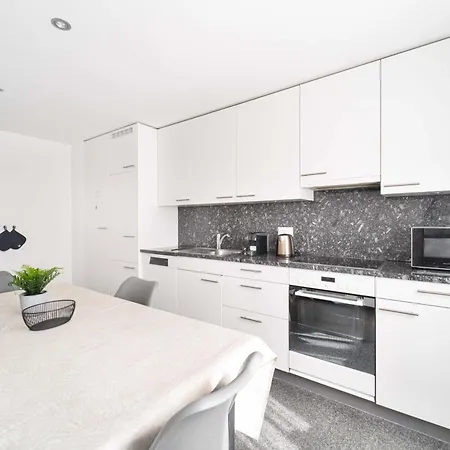 - 2br Balcony View & Parking * Sankt Moritz