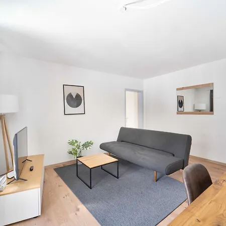 - 2br Balcony View & Parking شقة *