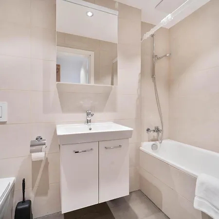 - 2br Balcony View & Parking شقة *